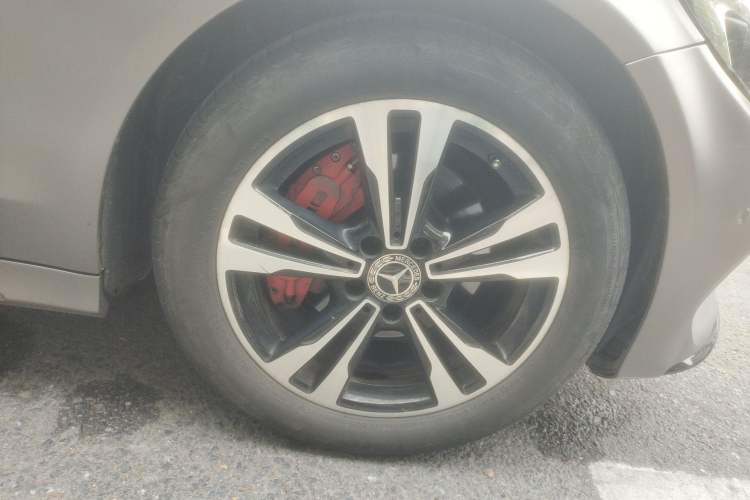 Used Mercedes-Benz C-Class 2018 C 200 Sport Edition Right Front Wheel Hub