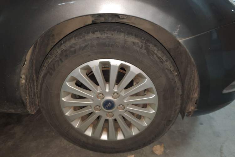 Used Ford Focus 2013 Sedan Classic 1.8L Automatic Fashion Edition Right Front Wheel Hub