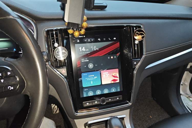 Used Roewe RX5 2018 30T Two-Wheel Drive Automatic Internet Smart Edition Audio And AC Panel