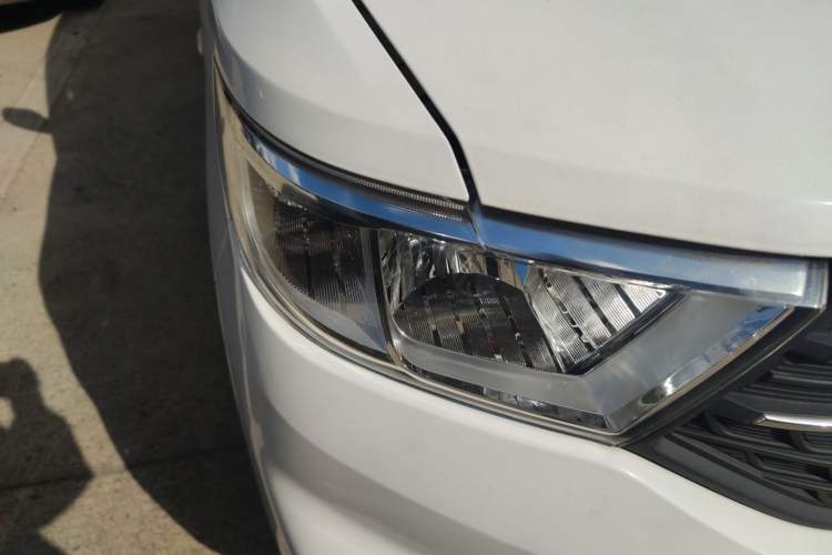 Used Wuling Hongguang V 2019 1.5L Enjoyment Version China VI LAR Right Front Headlight