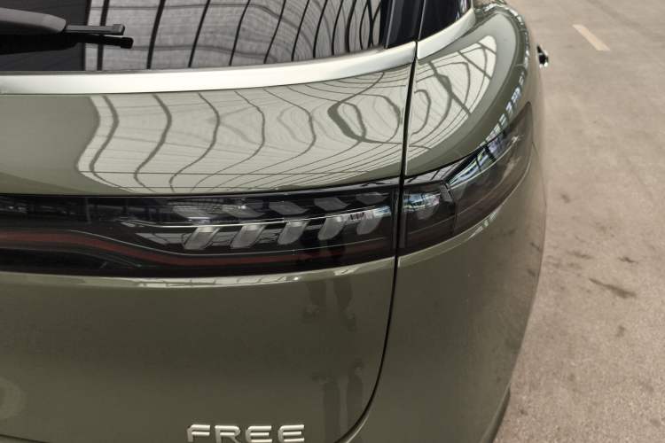 Used VOYAH FREE 2021 Four-Wheel Drive Standard Range-Extended Exclusive Luxury Package
