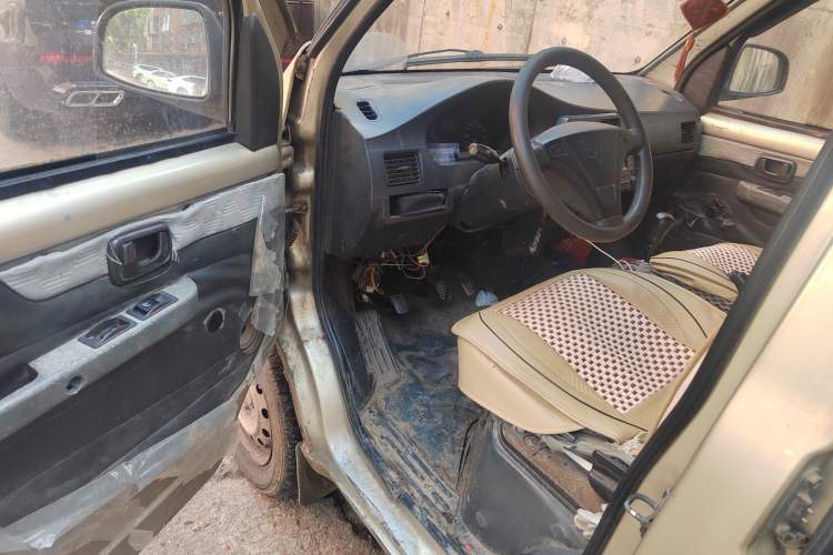 Used Wuling Rongguang 2011 1.2L Base Version
