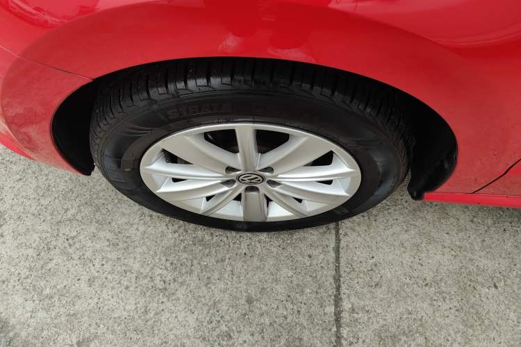 Used Volkswagen Polo 2014 1.6L Automatic Comfort Edition Left Front Wheel Hub