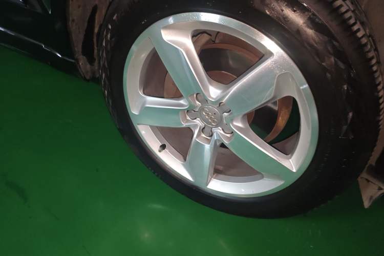 Used Audi Q5 2017 Plus 40 TFSI Ambition Model Right Front Wheel Hub