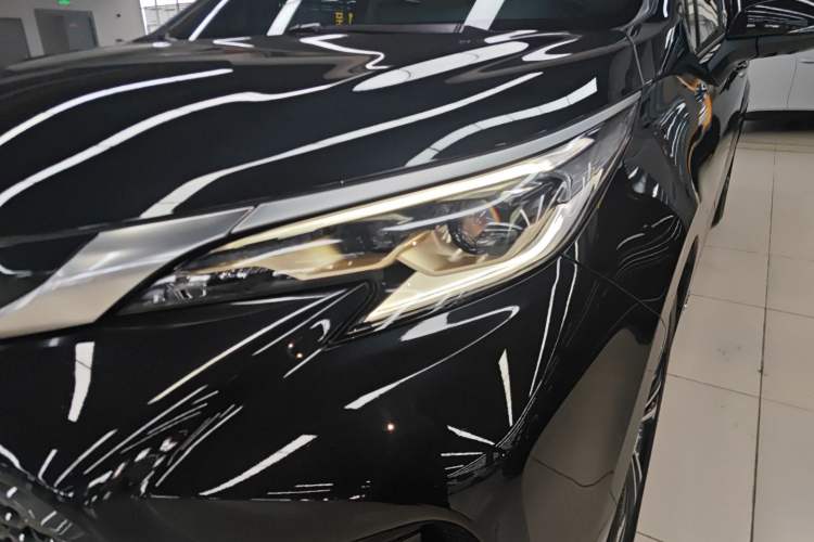 Used Toyota Granvia 2022 2.5L Hybrid Premium Edition