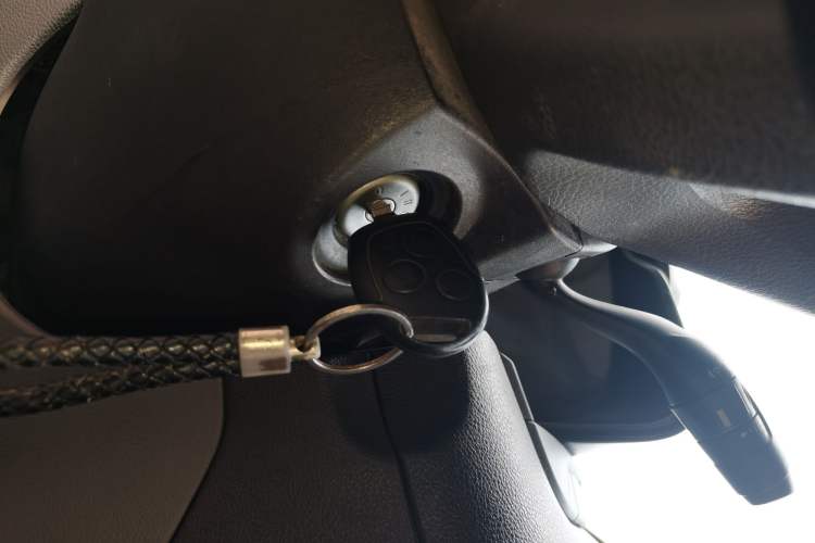 Used Ford Transit 2019 2.0T Diesel Multi-Purpose Commercial Vehicle Mid-Drive Mid-Roof 6-Seater China VI Standard Vehicle Key