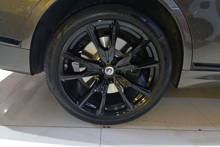 Used BMW X7 2023 xDrive M60i Exterior 5