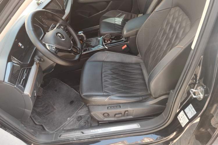 Used Volkswagen Passat 2020 Revised Version 330TSI Luxury Edition China VI Standard