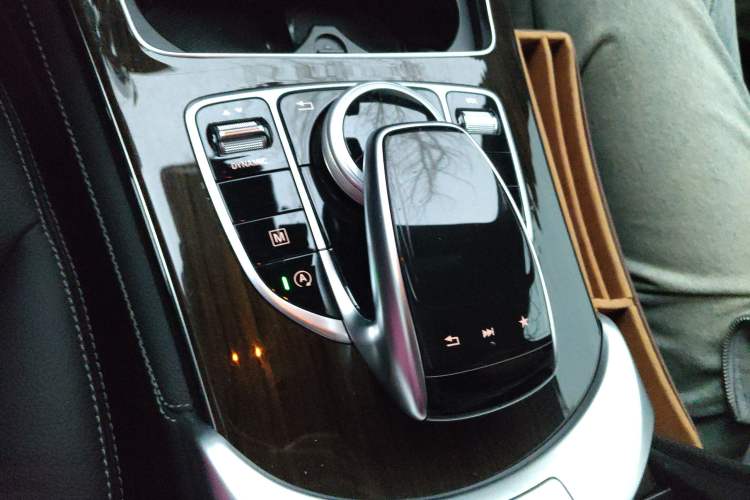 Used Mercedes-Benz GLC 2018 Facelift GLC 260 4MATIC Luxury Edition
