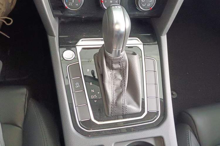 Used Volkswagen Magotan 2019 330TSI DSG Leading Model China VI Standard Gear Lever