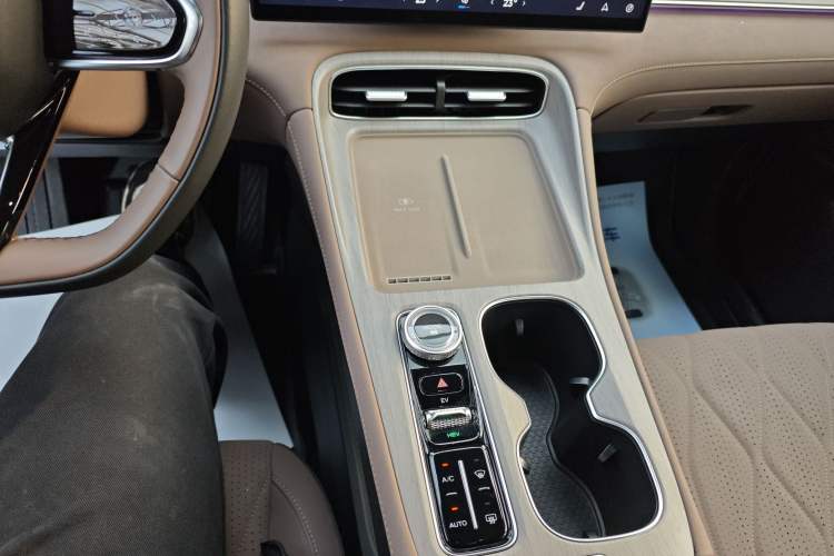 Used Chery Fengyun T8 2025 1.5T 130km Deluxe Version 5 Seats Gear Lever