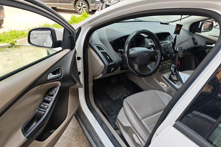 Used Ford Focus 2012 Sedan 1.6L Automatic Comfort Model
