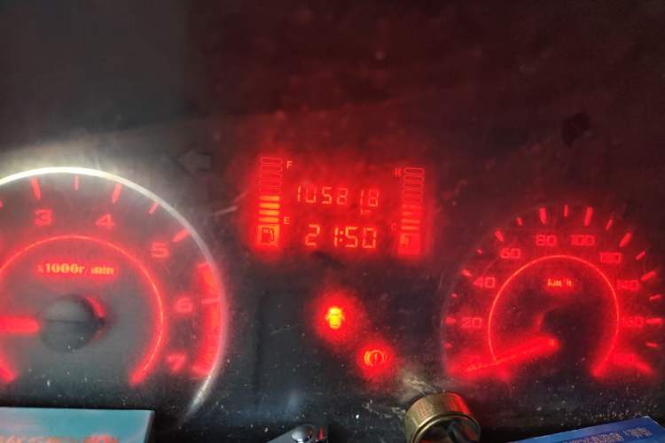 Used Wuling Hongguang V 2022 1.5L Jingqu Edition Enclosed-Window Vehicle with Hydraulic Power Steering LAR