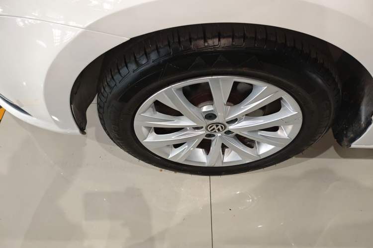 Used Volkswagen Lavida 2017 1.6L Automatic Comfort Edition Left Front Wheel Hub