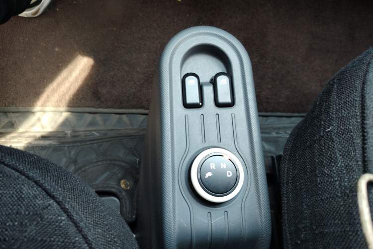 Used Wuling Hongguang MINIEV 2021 Macaron Premium Model – Lithium-NMC Gear Lever