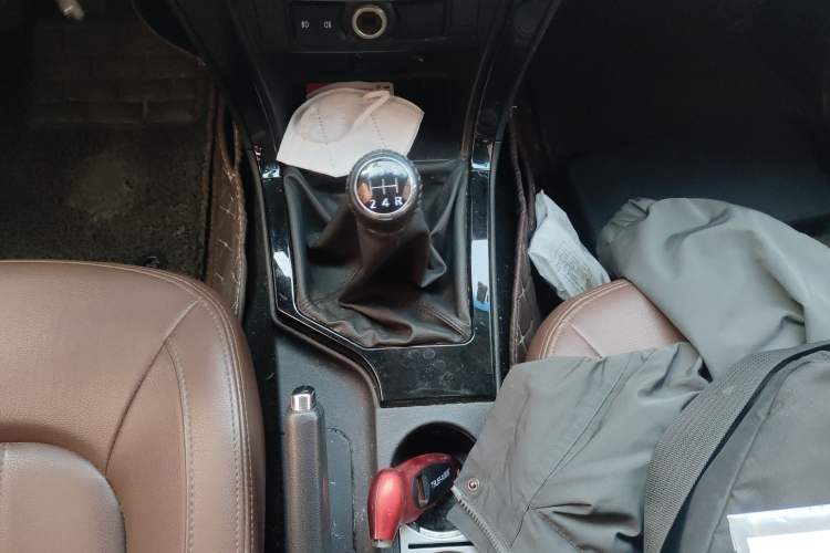 Used Great Wall Wingle 6 2017 2.4L Gasoline Two-Wheel Drive Elite Version 4G69 Gear Lever