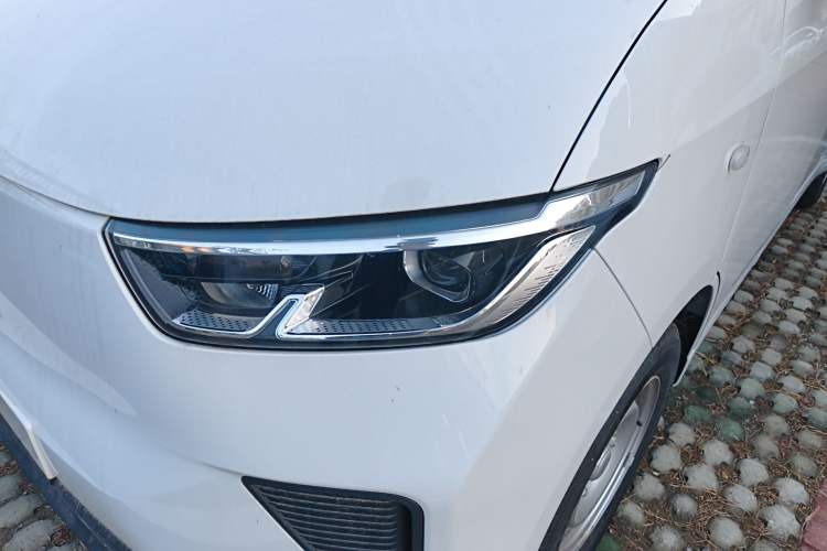 Used Wuling Yangguang 2024 300KM Comfort Version Passenger Van 75kW