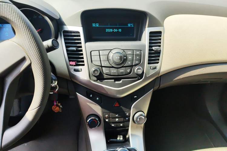 Used Chevrolet Cruze 2015 1.5L Classic SL MT Audio And AC Panel