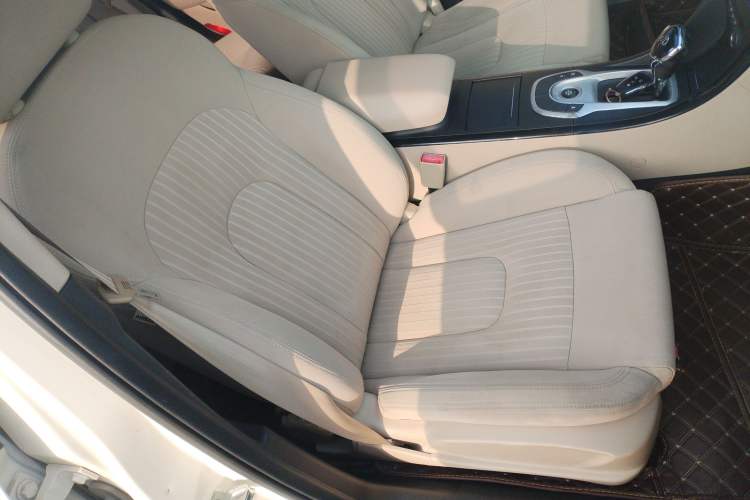 Used BAIC Senova D70 2013 2.0T Comfort Edition Right Front Seat