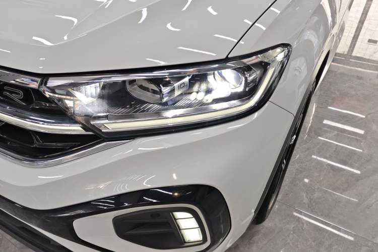 Used Volkswagen T-ROC 2024 300TSI DSG Two-Wheel-Drive Chen Guang Edition
