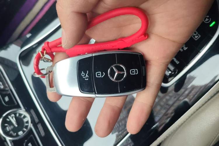 Used Mercedes-Benz E-Class 2016 E 300 L Sporty and Stylish Model