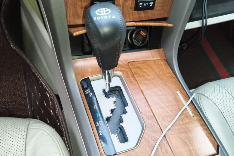 Used Toyota Camry 2010 200G Classic Edition Gear Lever