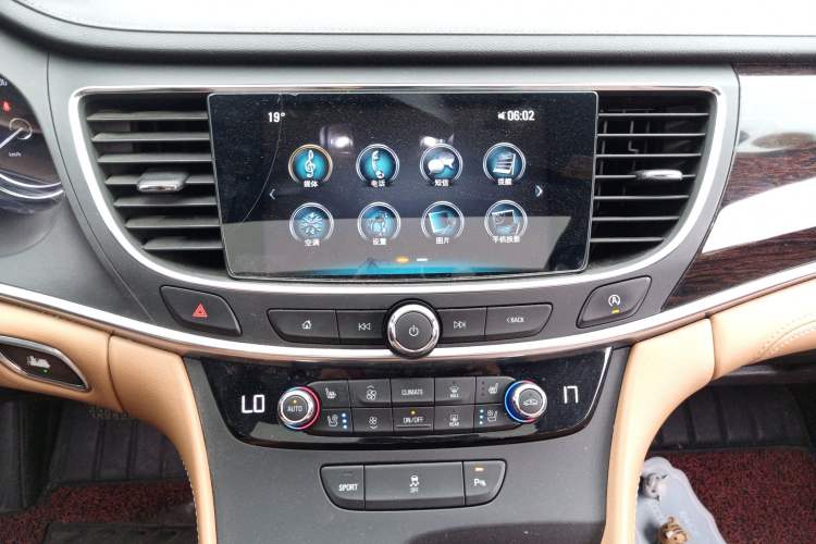 Used Buick LaCrosse 2016 20T Elite Edition Audio And AC Panel