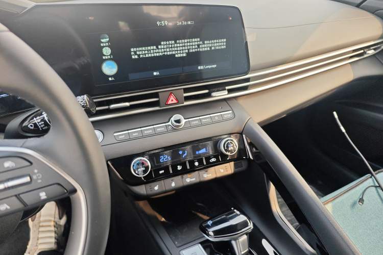 Used Hyundai Elantra 2023 1.5L CVT LUX Prestige Edition Audio And AC Panel