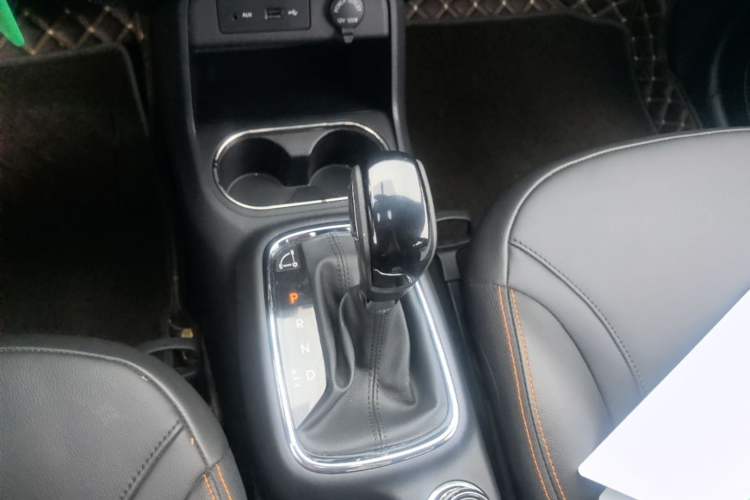 Used Dongfeng Aeolus AX4 2017 1.6L DCT Trendy Style
