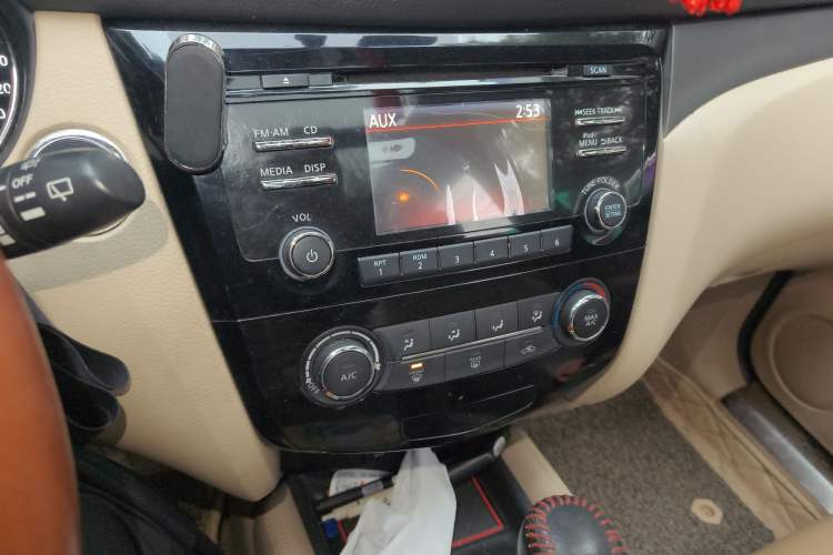 Used Nissan X-Trail 2016 2.0L CVT Smart Enjoyment Version 4WD
