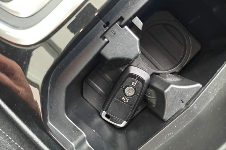 Used Ford Edge 2018 EcoBoost 245 Two-Wheel-Drive Titanium 7-Seater China V Standard Vehicle Key