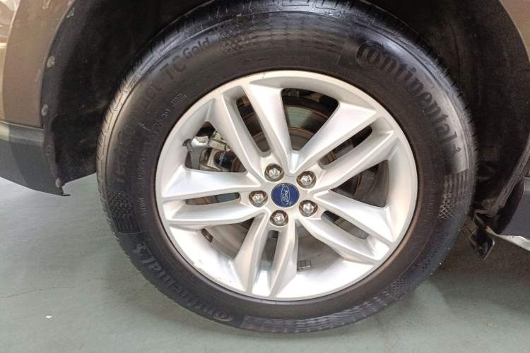 Used Ford Edge 2018 EcoBoost 245 Two-Wheel-Drive Platinum Edition 5 Seats