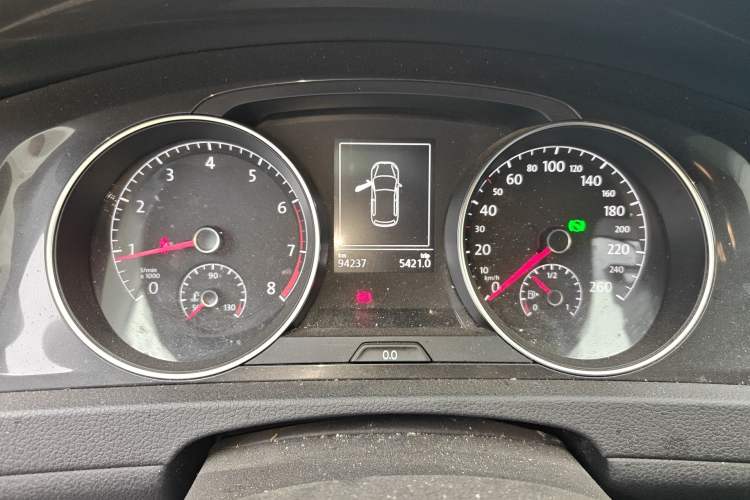 Used Volkswagen Golf 2017 1.6L Automatic Comfort Million-Vehicle Anniversary Edition