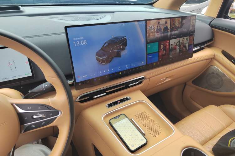 Used VOYAH Dream 2025 PHEV Four-Wheel-Drive Flagship Kunpeng Edition
