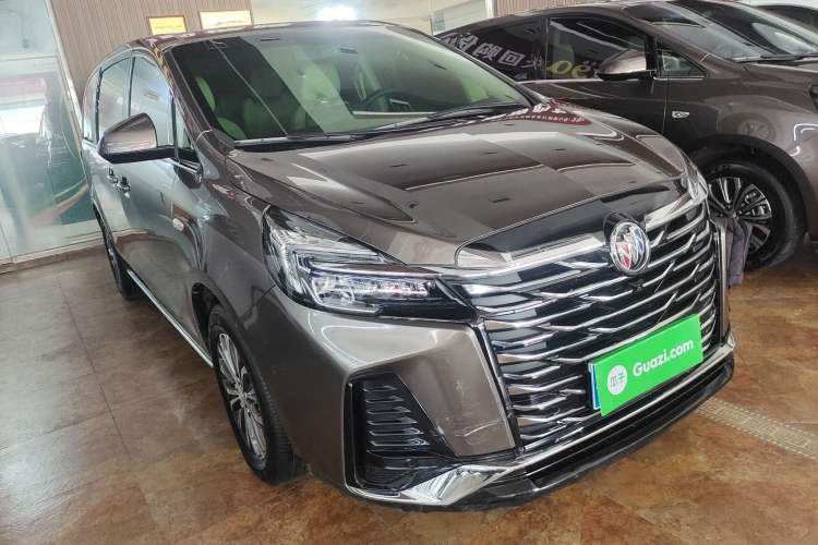 Used Buick GL8 2023 Facelifted Land Cruiser Executive Luxury Version Front Right 45 Deg