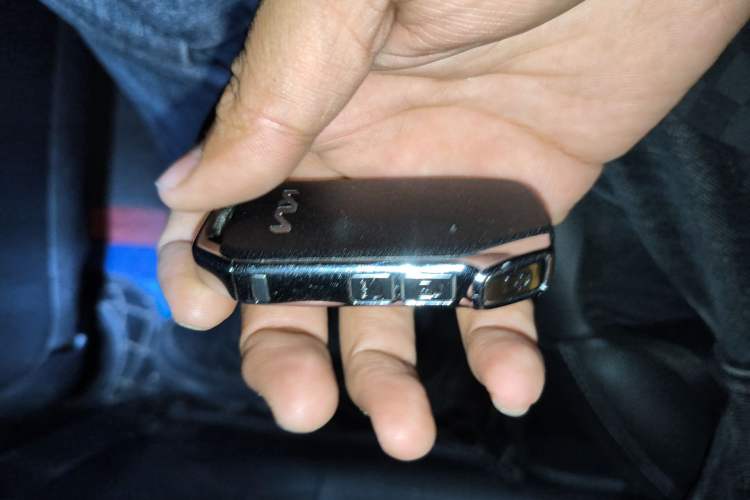 Used Kia kx1 Stonic 2021 1.4L CVT Sunroof Model
