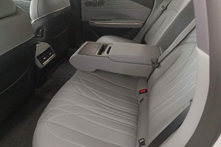 Used Geely Galaxy E8 2025 700 km Long-Range Intelligent Driving Version