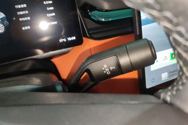 Used Lynk & Co 08 EM-P 2026 Model 210 Four-Wheel Drive Performance Ultra H7 Gear Lever