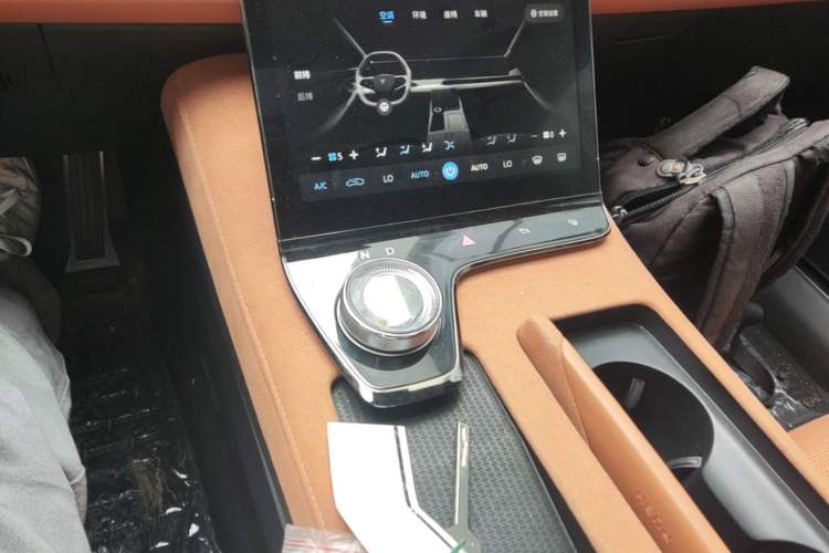 Used VOYAH PASSION 2024 PHEV Four-Wheel Drive Ultra-Long Range Flagship Model Gear Lever