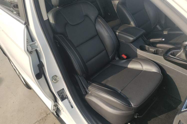 Used Dongfeng Fengon S560 2018 1.8L Manual Urban Model 7 Seats