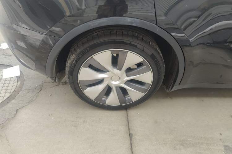 Used Tesla Model Y 2023 Long-Range All-Wheel-Drive Version