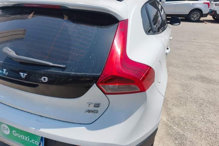 Used Volvo V40 2014 Cross Country T5 AWD Smart Luxury Edition
