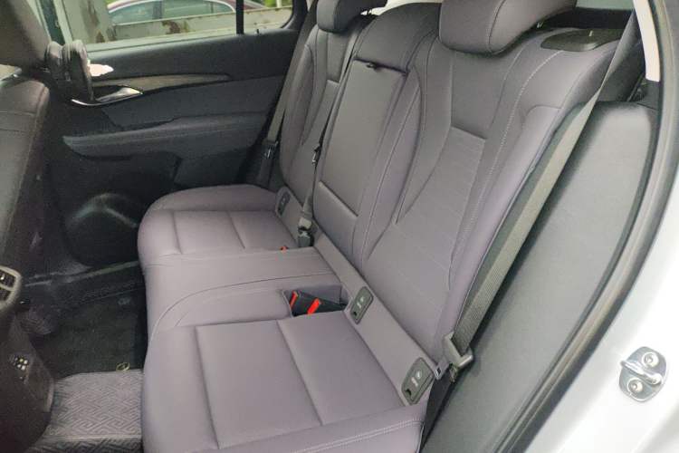 Used Buick Envision 2026 Model Equinox Plus 28T Two-Wheel-Drive Platinum Edition Left Rear Seat