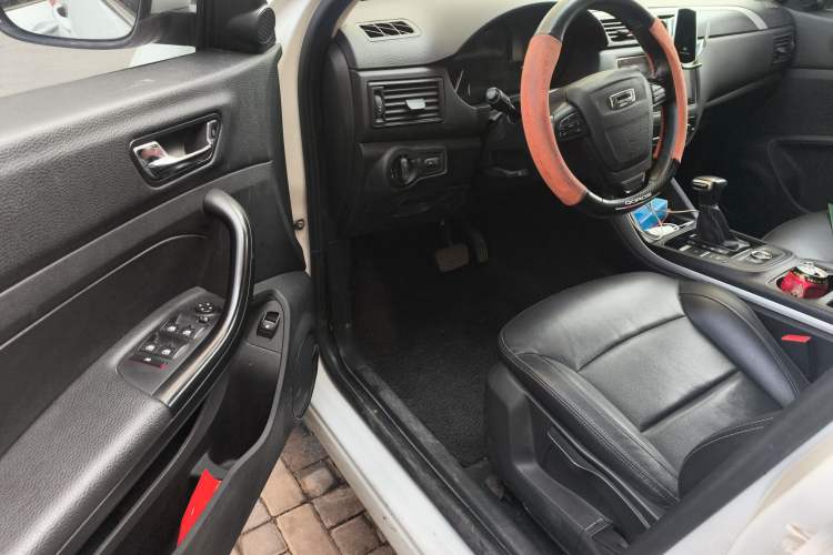 Used Qoros 5 2018 Revised Version 1.6T Automatic Leading Edition