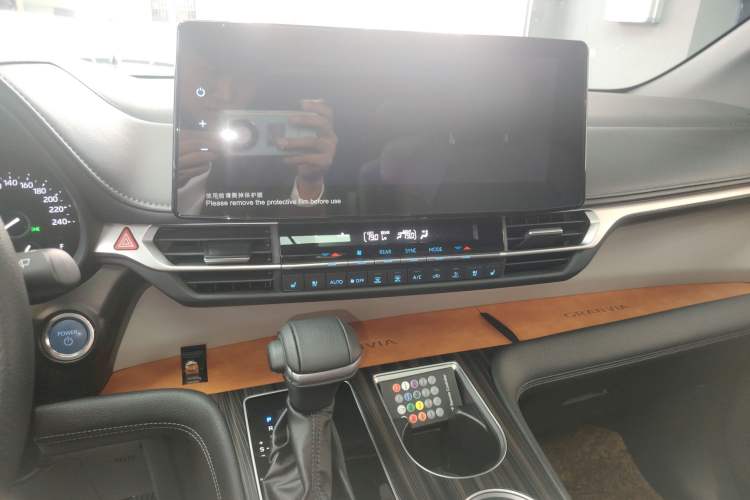 Used Toyota Granvia 2022 2.5L Hybrid Prestige Edition