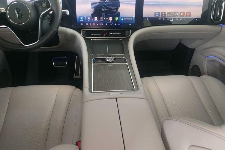 Used Hima AITO M9 2024 Range-Extended Ultra Version 42 kWh 6-Seater Model Gear Lever