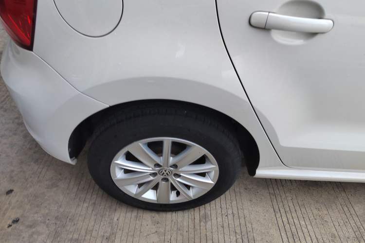 Used Volkswagen Polo 2014 1.6L Automatic Comfort Edition Right Rear Wheel Hub