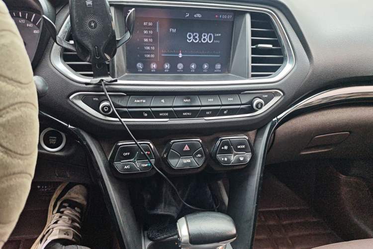 Used GAC Trumpchi GS4 2015 200T G-DCT Luxury Edition Audio And AC Panel