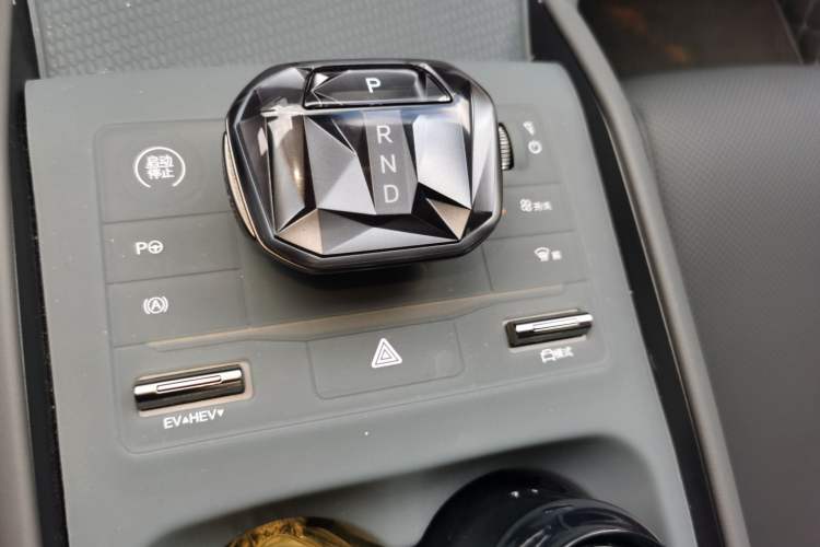 Used BYD Qin L 2024 DM-i 80KM Beyond Model Gear Lever