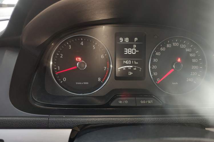 Used Volkswagen Lavida 2014 1.4 TSI DSG BlueMotion Technology Version Odometer Close Up